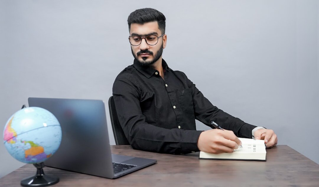 experienced journalist giving tips