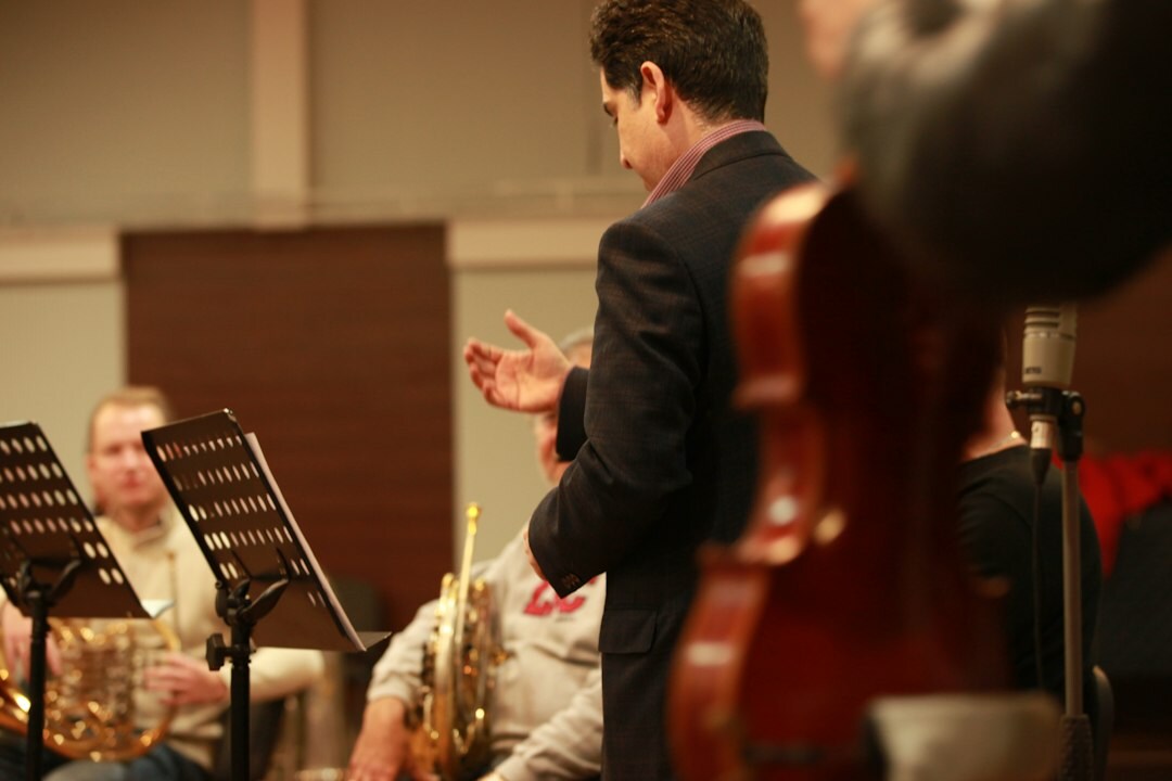 interviewer conducting session